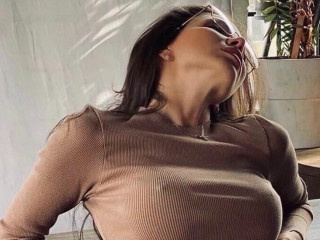 Alter: 30 / Jungfrau - Alter: 165 / normal - Geschlecht: weiblich - Ausrichtung: bisexuell - Haare: brünett / lang - Piercing: keins - bewebmaster-Alter: B - Hautfarbe: weiss - Augen: braun - Rasur: vollrasiert